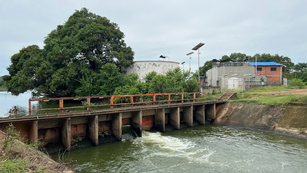 The María La Baja water treatment plant, managed by the company Triple A del Caribe, is a few metres from the community of La Suprema, but these families do not enjoy quality water. Photo: Carlos Antonio Mayorga Alejo.